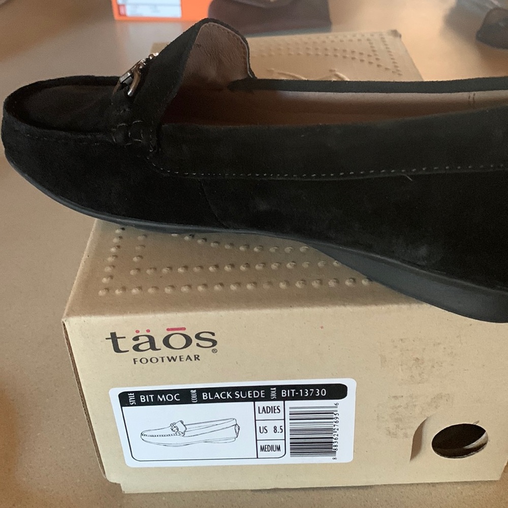 NIB Taos Black Suede Moc